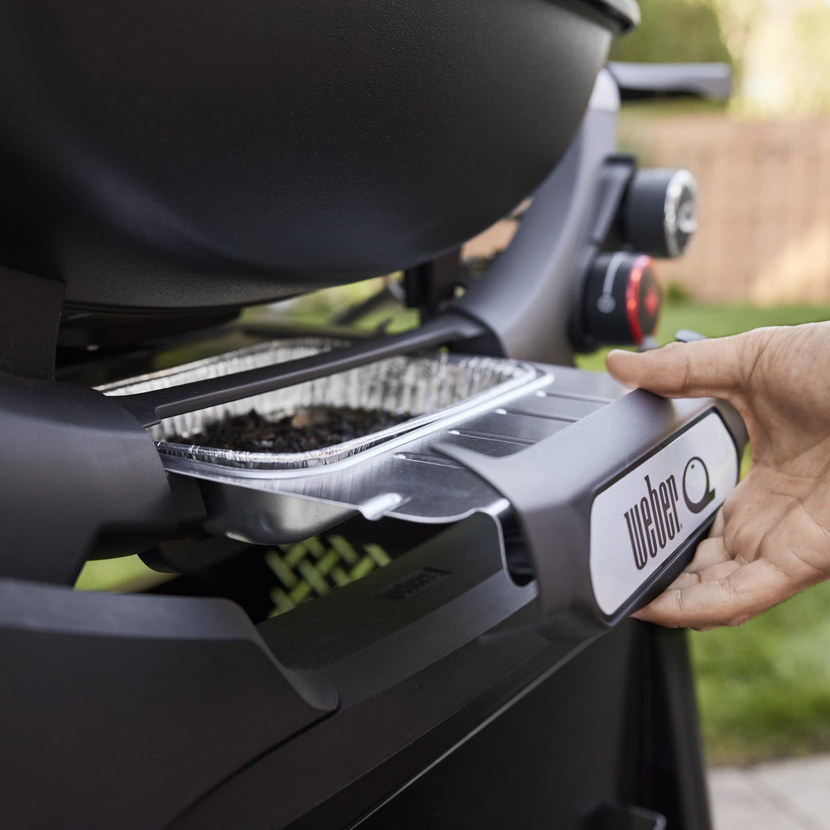 Liquid Propane Grill with Stand Q675